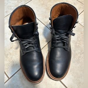 Size 8D Allen Edmonds Sutter Mill in black. Good condition